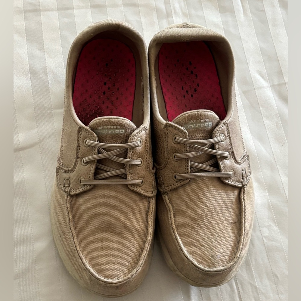 On-The-Go Skechers Womens 8.5 Tan Laceless Sneakers (Good Condition)